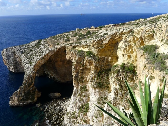 Filfla Malta from cliffs 241251_1920.jpg pixabay