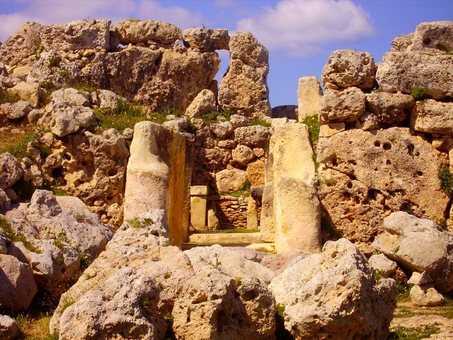 a Heling bij Atlan.tempelGgantija-Xaghra-Tempel_4.JPG-wikimedia-commons
